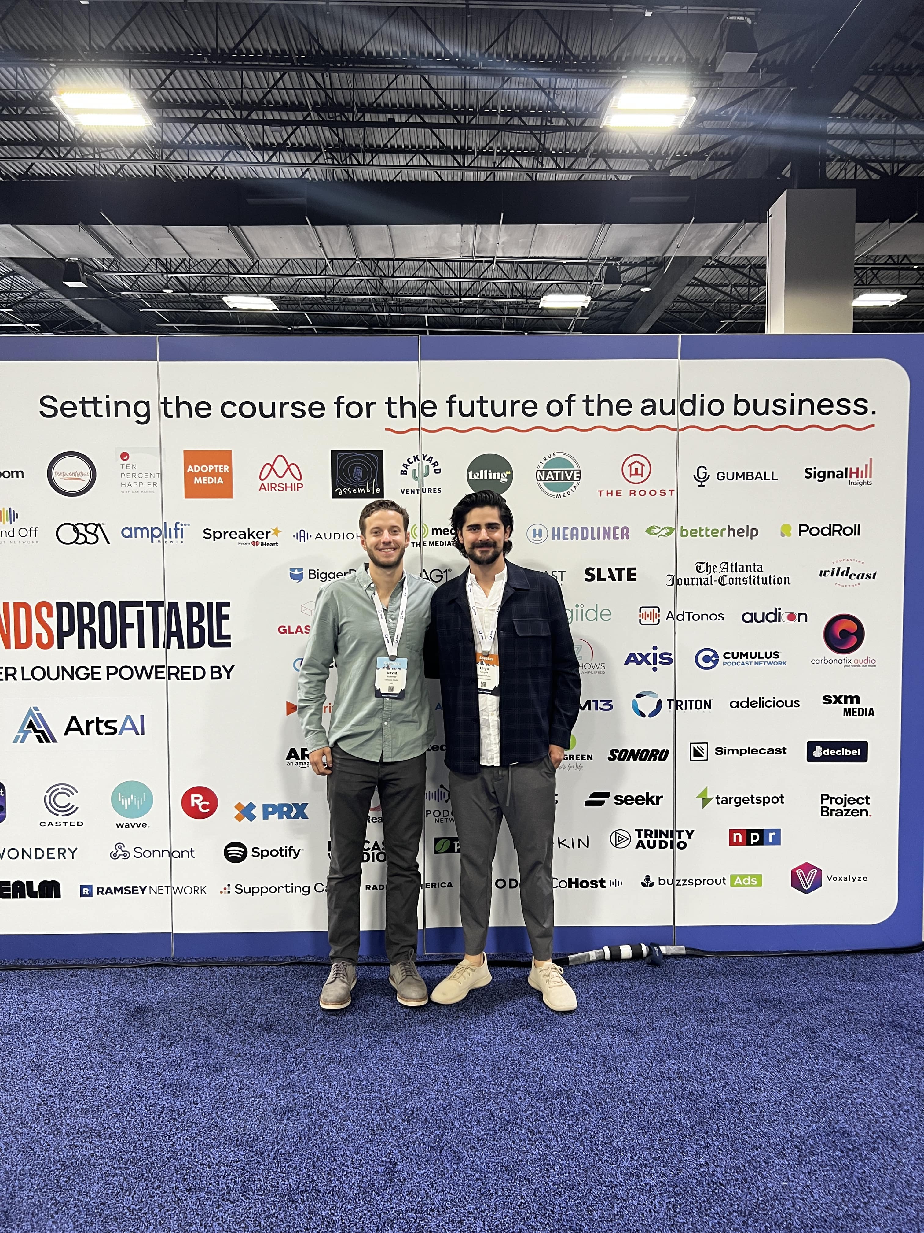 David R. González e Iñigo Alegría Gómez están conectando podcasteros hispanos con marcas